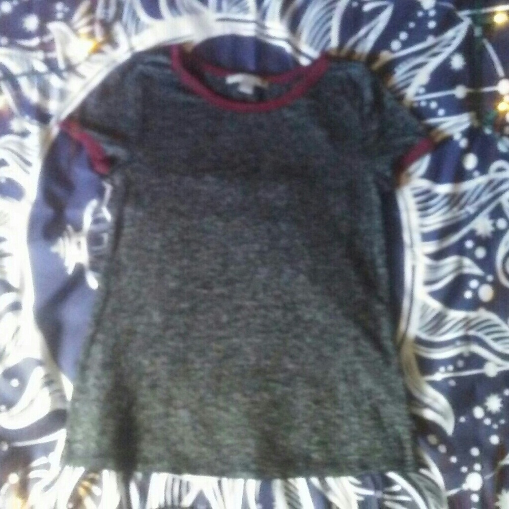 grey tee
